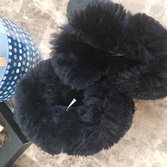 Used black UGG boot, Size 6 - Picture 7 of 9